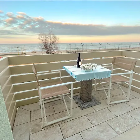 Frühstückspension Lungomare 70 3*